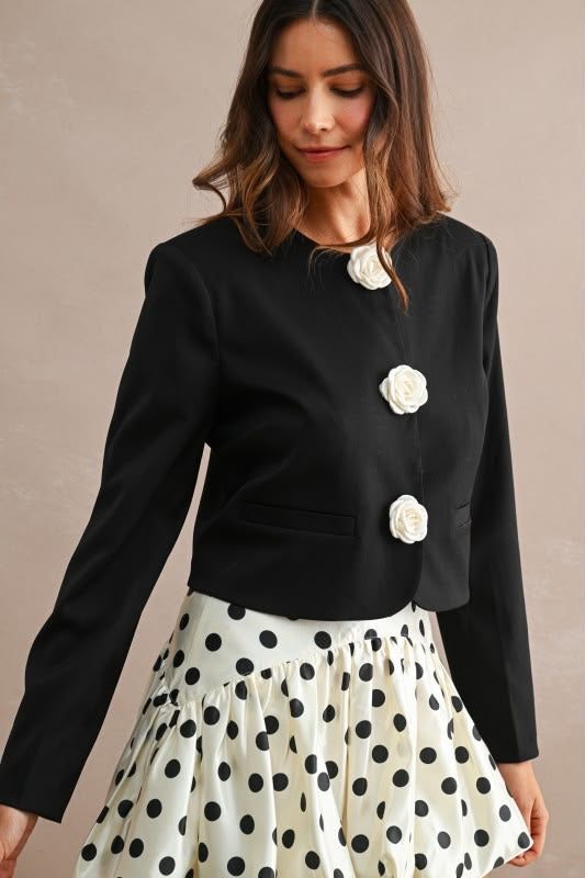 Blazer negro con flor
