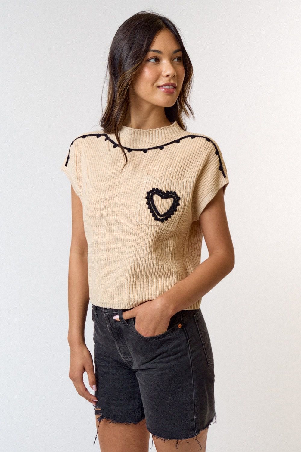 Top tejido beige corazón