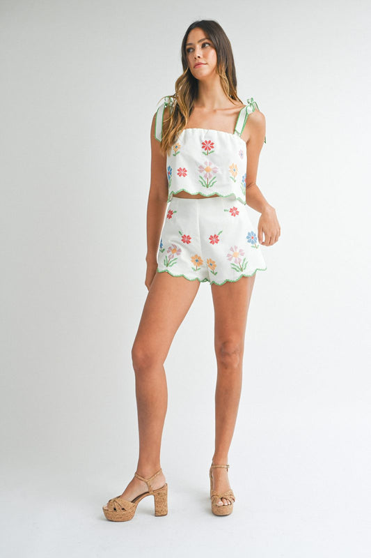 Set short bordado con flores