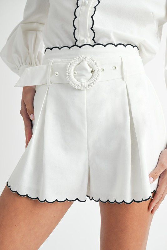 Set short y blusa blanco con olan