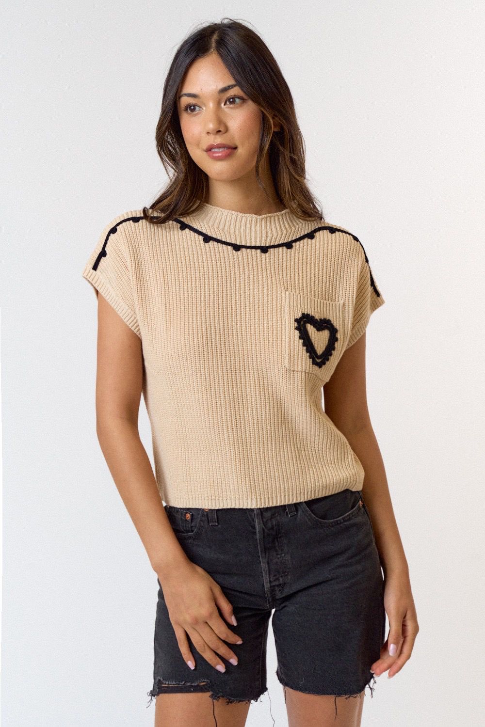 Top tejido beige corazón