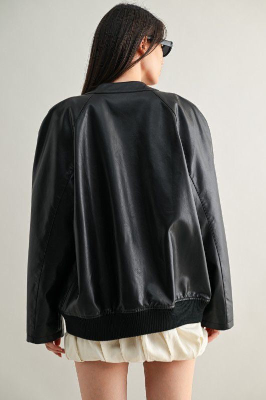 Chamarra negra faux piel