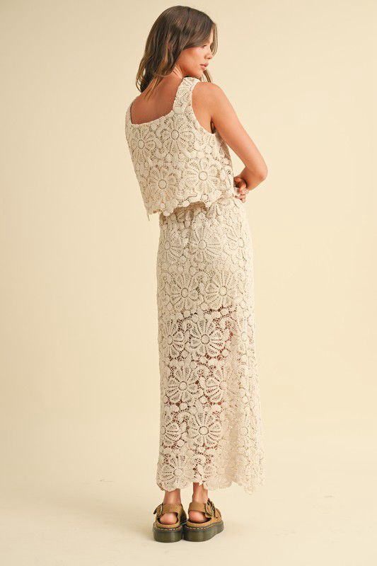 Set maxi falda y top bordado beige